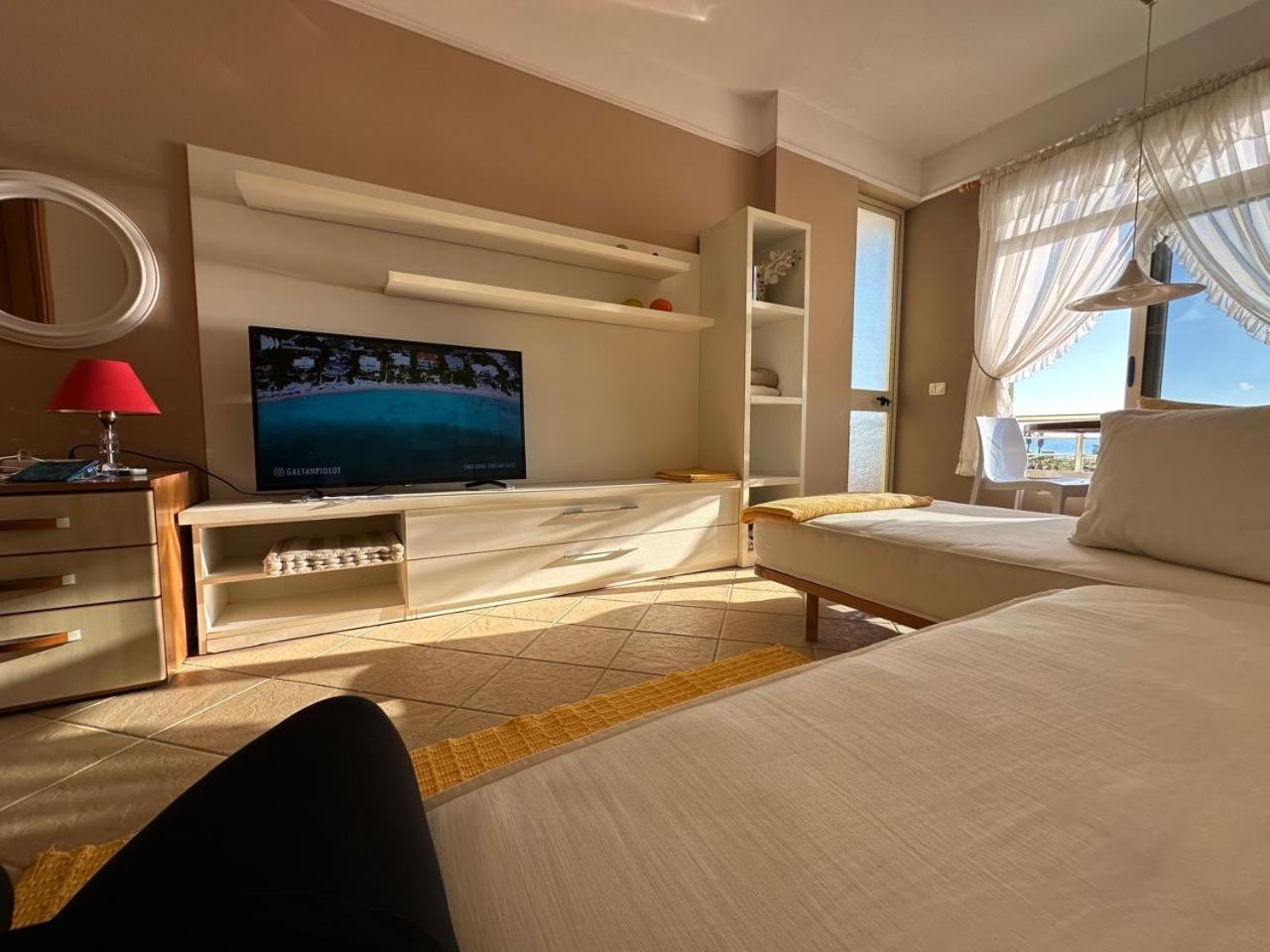 Beach View! Seaside Apartment Durrës 외부 사진